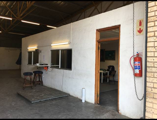 198M² WAREHOUSE TO LET IN GLEN ANIL